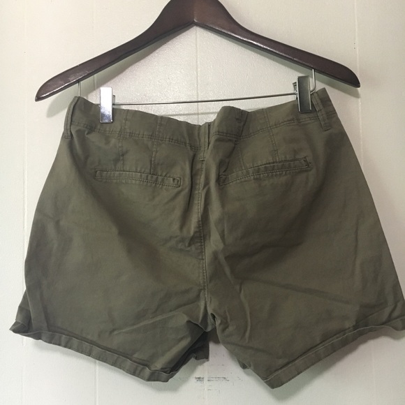 • DONATED // old navy olive green safari shorts • - Picture 4 of 4